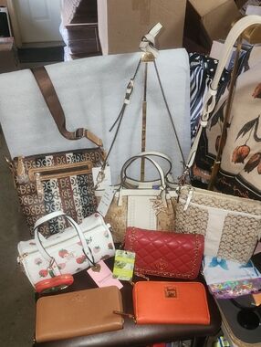 Sellers Bundle Of 7 Kate, Dooney, Juicy, Coach, Giani, Anne Klein, Badgley NEW